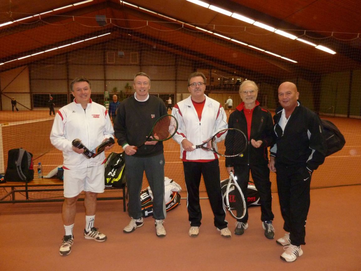 Alan & the Konstanz men's team in the Tennishalle. (Ahim on right)