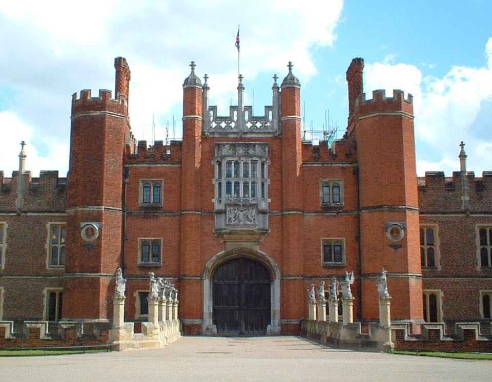 hampton court palace on 19th April 2005 005 - Version 2