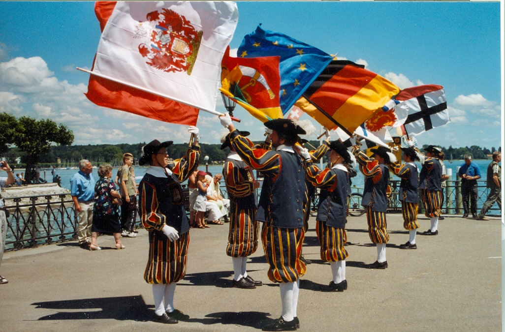 Fahnenschwinger der Niederburg - 2005 Einweihung Katamaran - 3