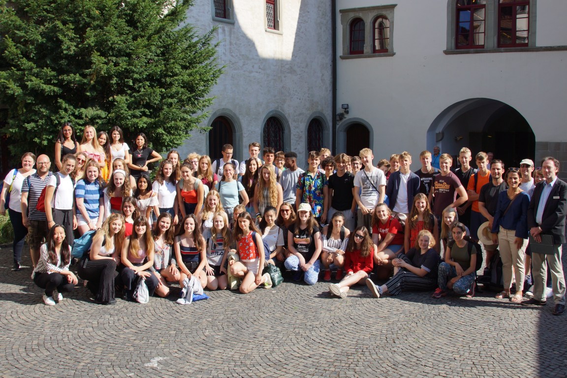 Bild - Gastschüler der Lady Eleanor Holles und Hampton School