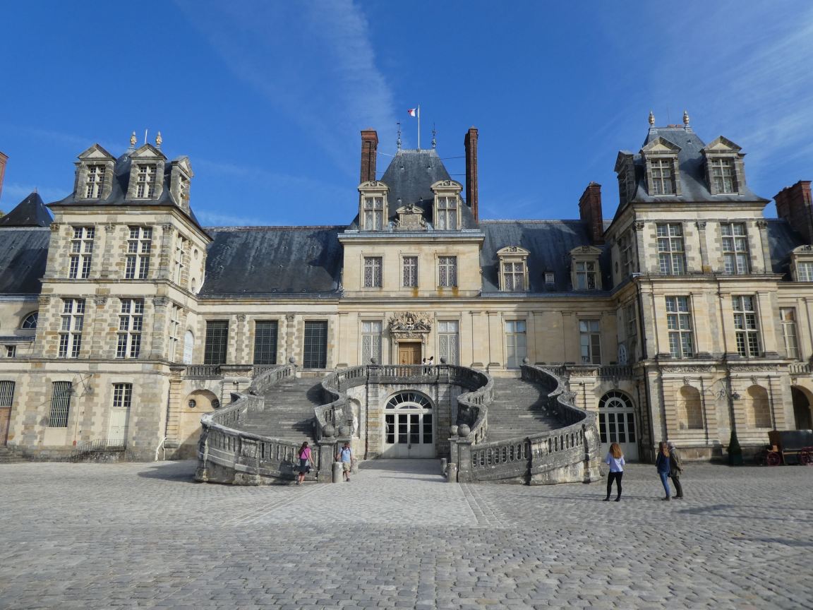 château de Fontainebleau close up